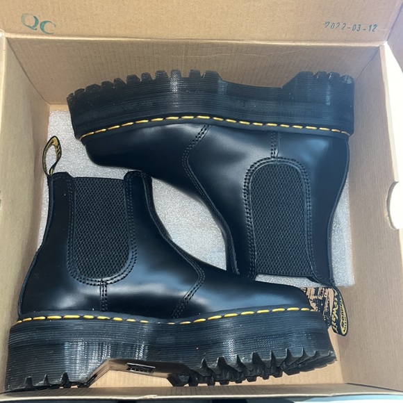 DR. MARTENS SMOOTH LEATHER PLATFORM CHELSEA BOOTS - Picture 10 of 12